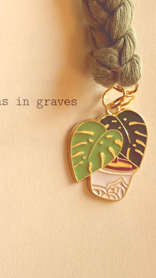 Monstera Plant Charm Bookmark | Cottagecore Gift for Book Lovers | Plant Lover Bookmark | Macrame Bookmark | Plant Lover Gift