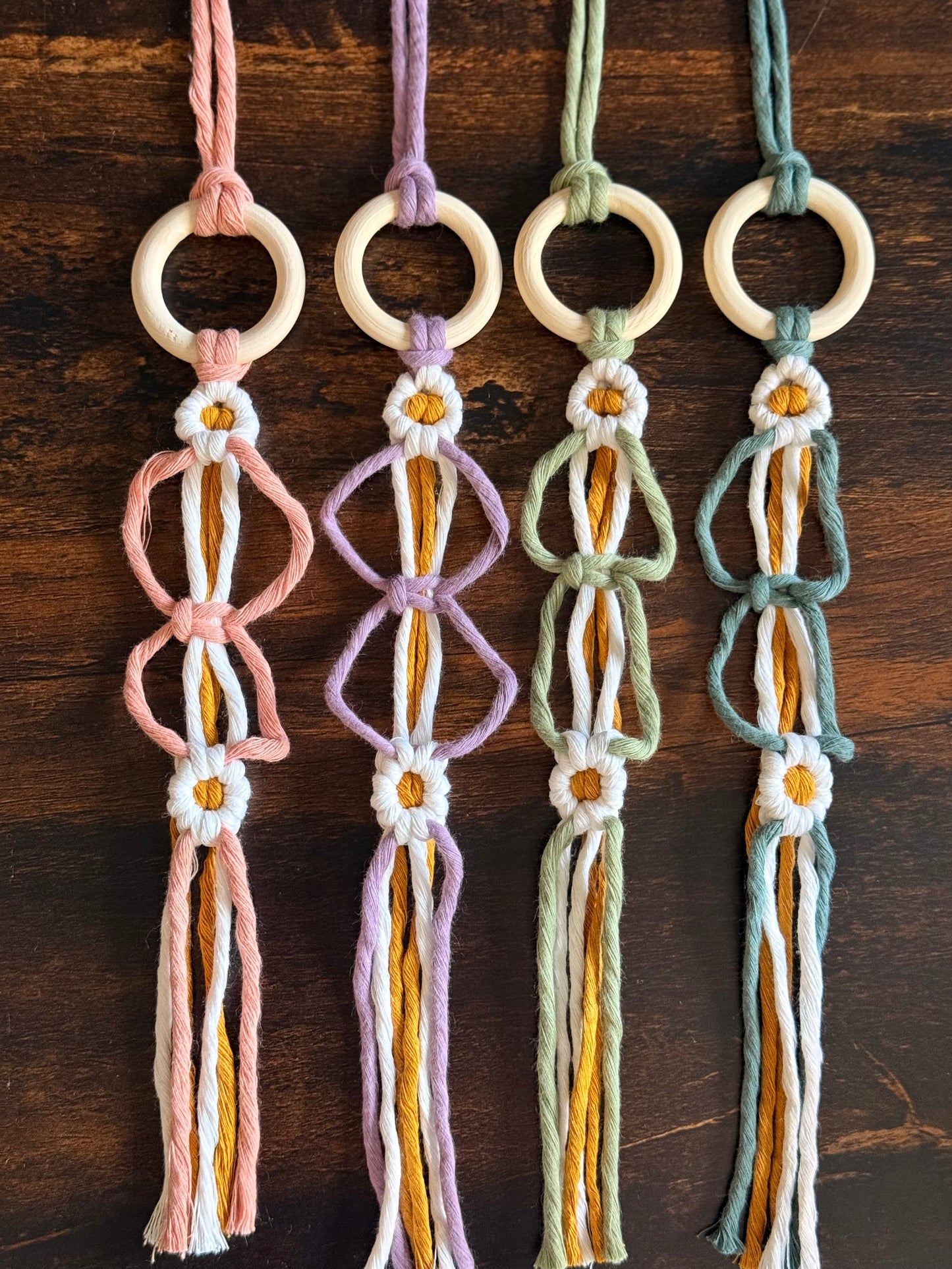 Learn to Macrame | Daisy Polaroid Hanger Class | Macrame Workshop | Make and Take Class