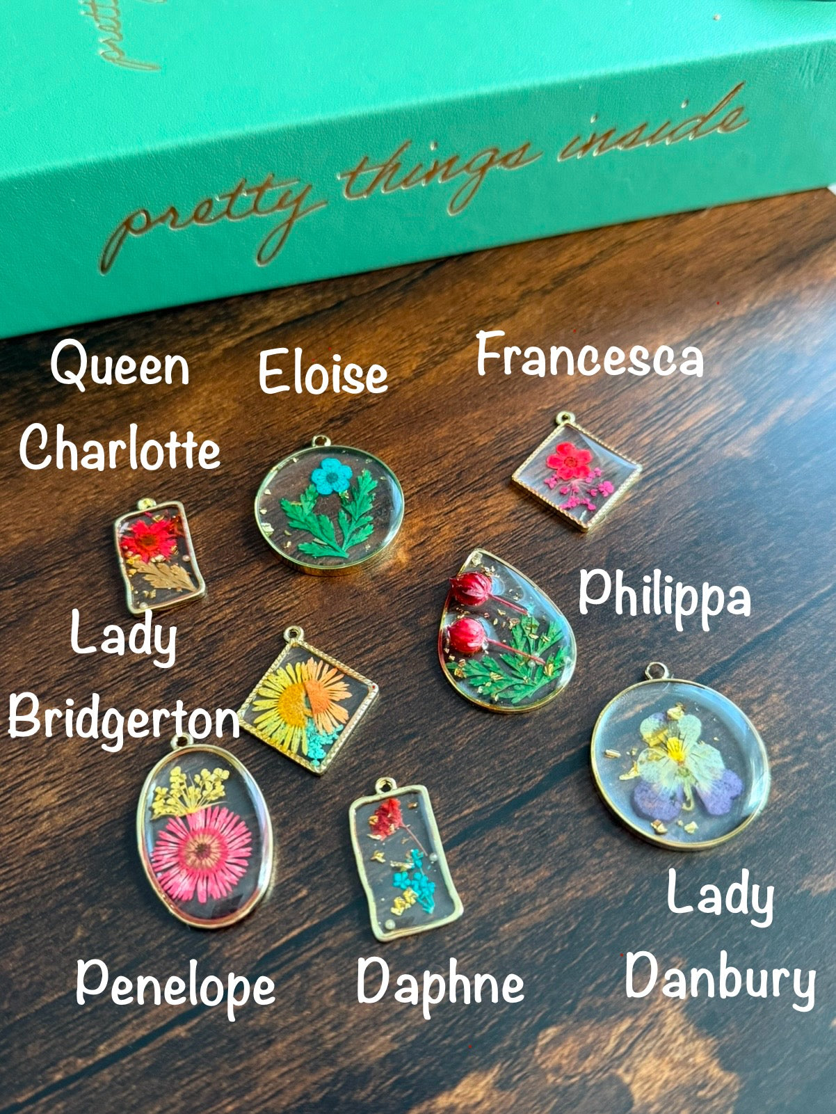 Delicate Romantic Wildflower Bookmark | Cottagecore Gift for Book Lovers | Bridgerton Inspired Macrame Bookmark