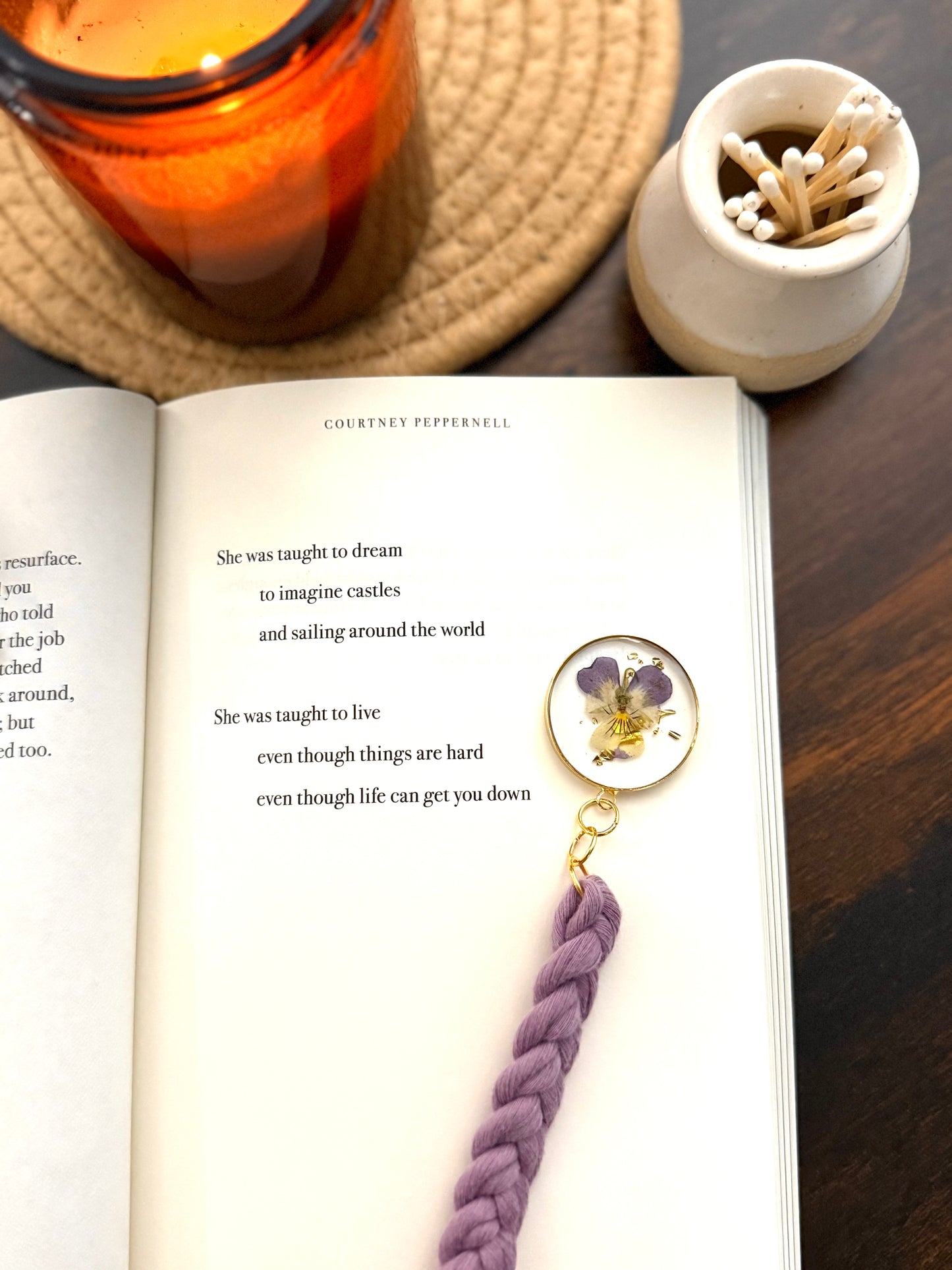 Delicate Romantic Wildflower Bookmark | Cottagecore Gift for Book Lovers | Bridgerton Inspired Macrame Bookmark