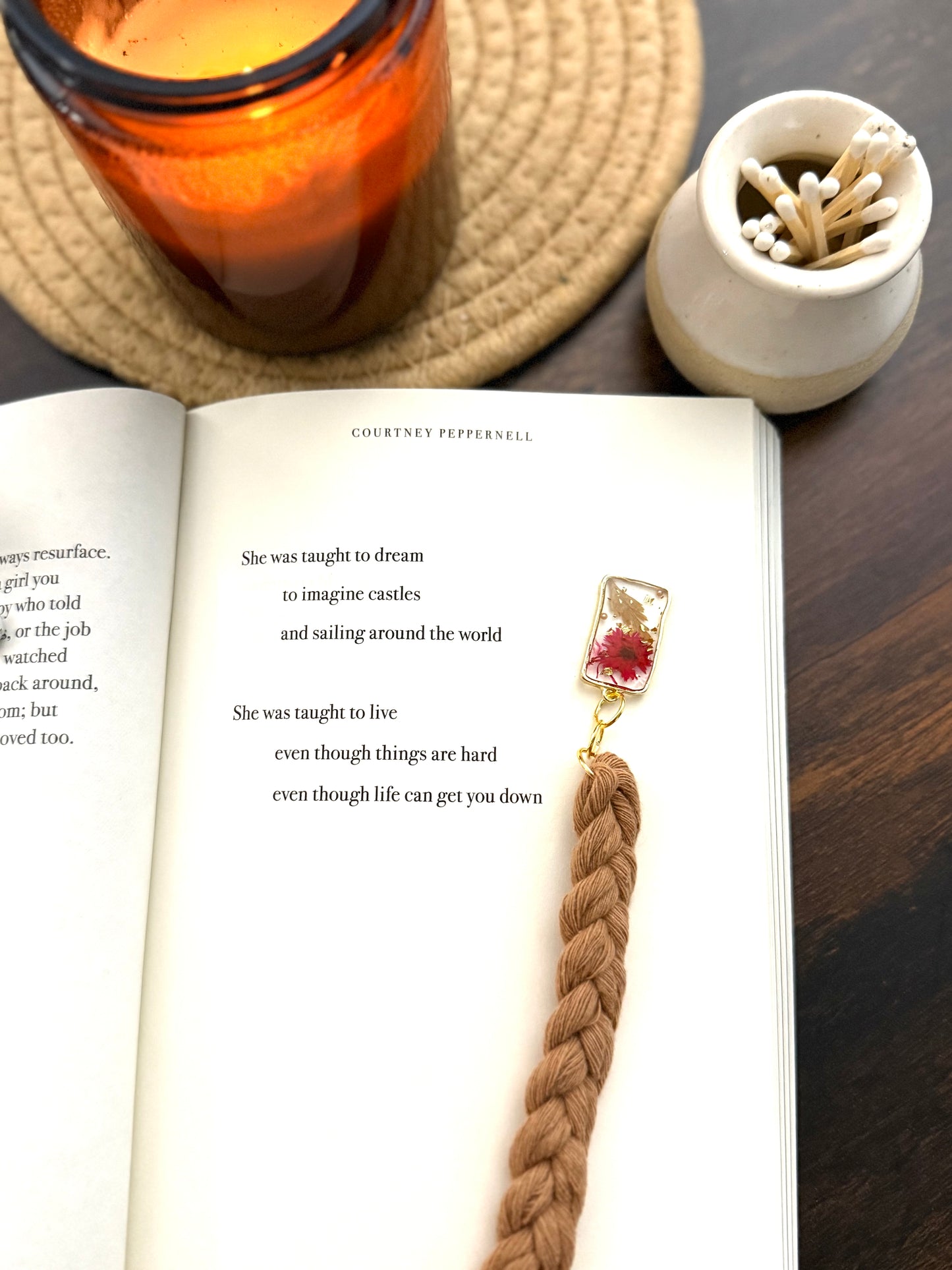 Delicate Romantic Wildflower Bookmark | Cottagecore Gift for Book Lovers | Bridgerton Inspired Macrame Bookmark