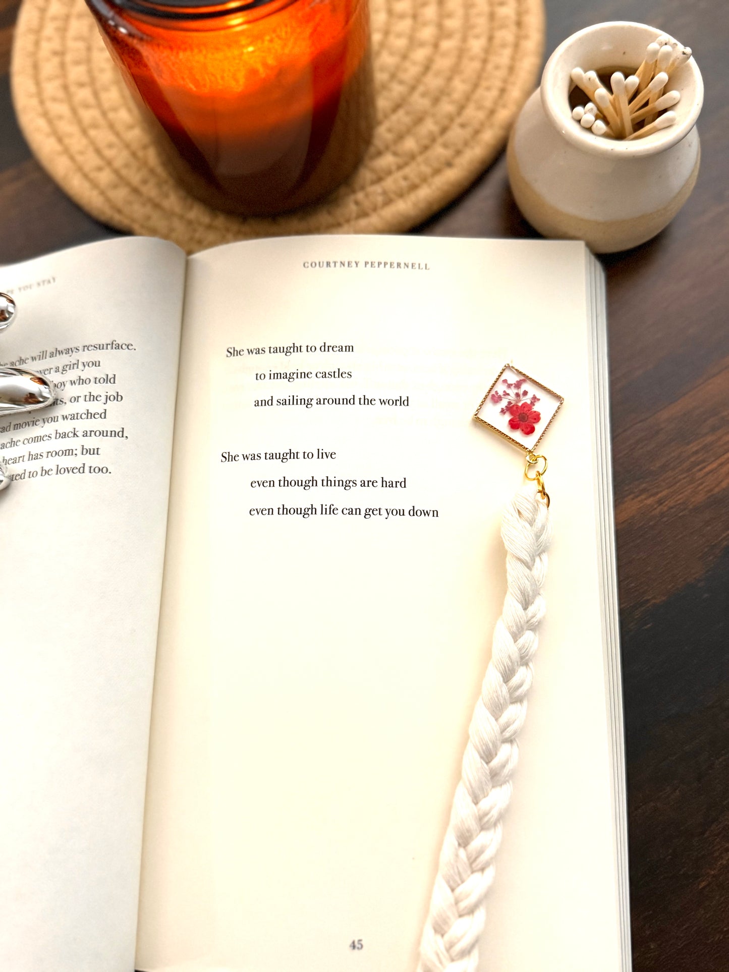 Delicate Romantic Wildflower Bookmark | Cottagecore Gift for Book Lovers | Bridgerton Inspired Macrame Bookmark