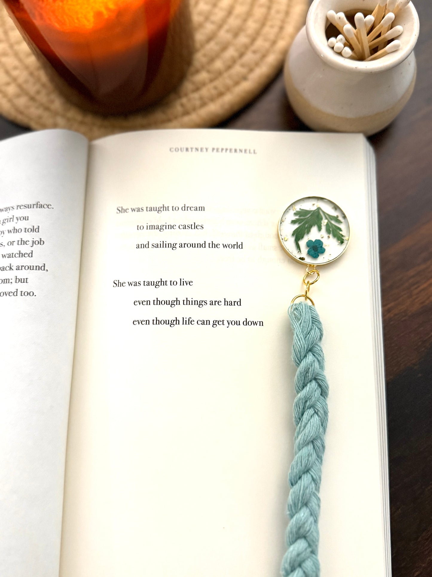 Delicate Romantic Wildflower Bookmark | Cottagecore Gift for Book Lovers | Bridgerton Inspired Macrame Bookmark