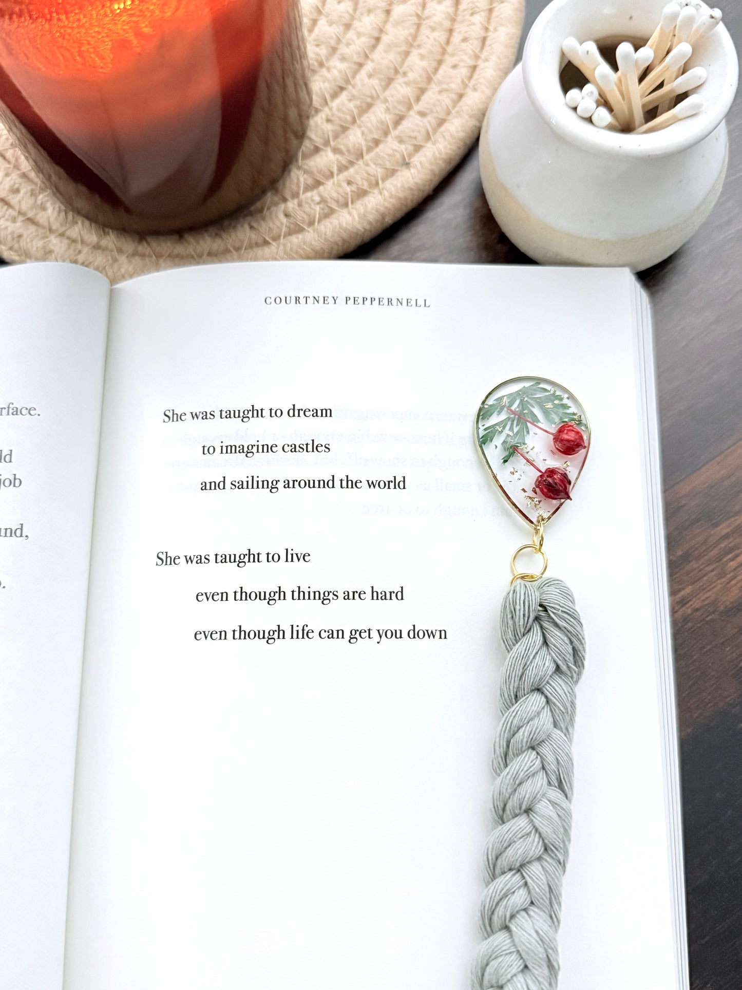 Delicate Romantic Wildflower Bookmark | Cottagecore Gift for Book Lovers | Bridgerton Inspired Macrame Bookmark
