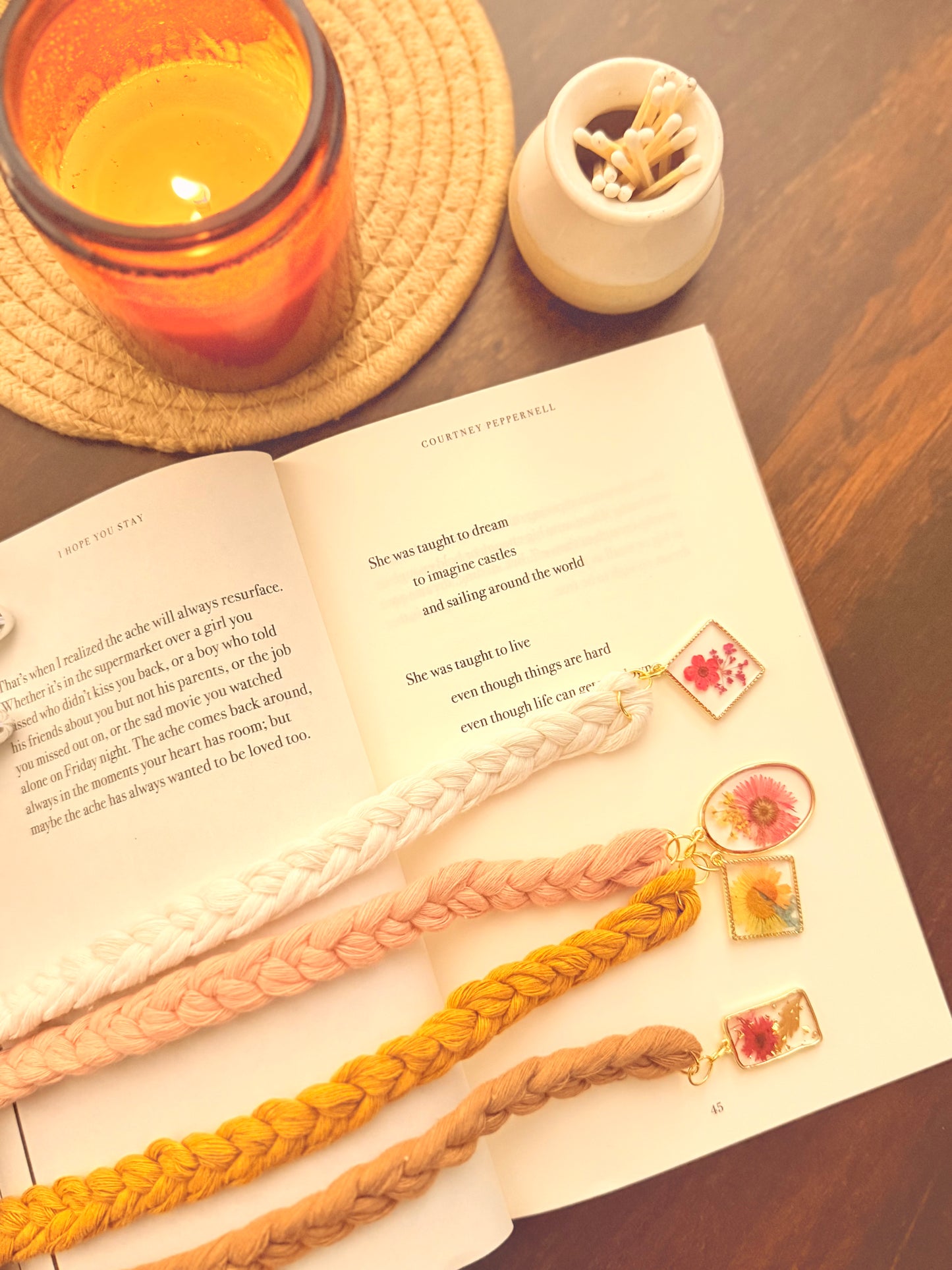 Delicate Romantic Wildflower Bookmark | Cottagecore Gift for Book Lovers | Bridgerton Inspired Macrame Bookmark