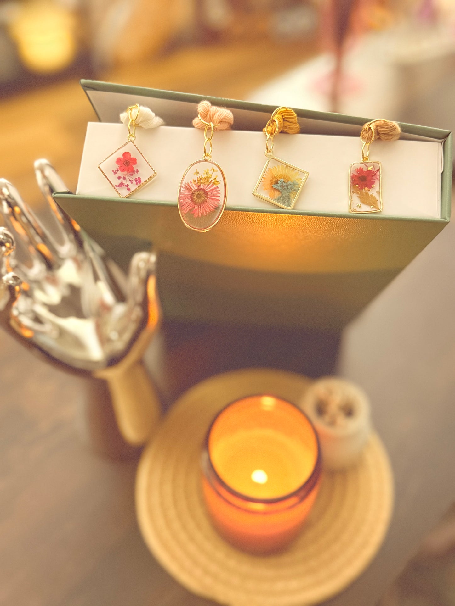 Delicate Romantic Wildflower Bookmark | Cottagecore Gift for Book Lovers | Bridgerton Inspired Macrame Bookmark