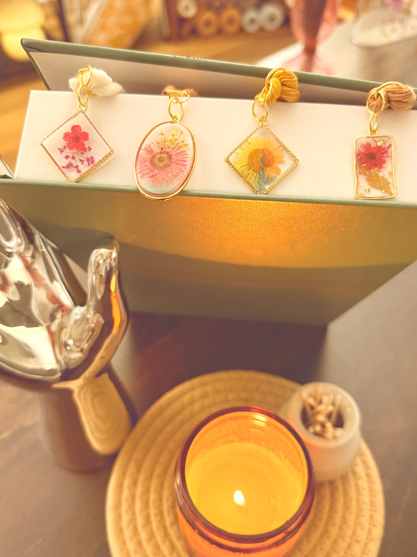 Delicate Romantic Wildflower Bookmark | Cottagecore Gift for Book Lovers | Bridgerton Inspired Macrame Bookmark